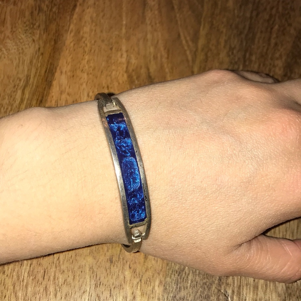 Hinged bracelet-free w other purchase